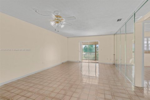 Copropriété à vendre à North Miami Beach, Floride: 2 chambres, 82.03 m2 № 1971527 - photo 4