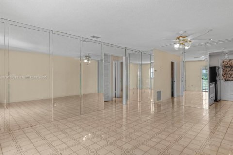 Copropriété à vendre à North Miami Beach, Floride: 2 chambres, 82.03 m2 № 1971527 - photo 7