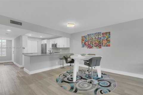 Condo in Weston, Florida, 2 bedrooms  № 1697089 - photo 6