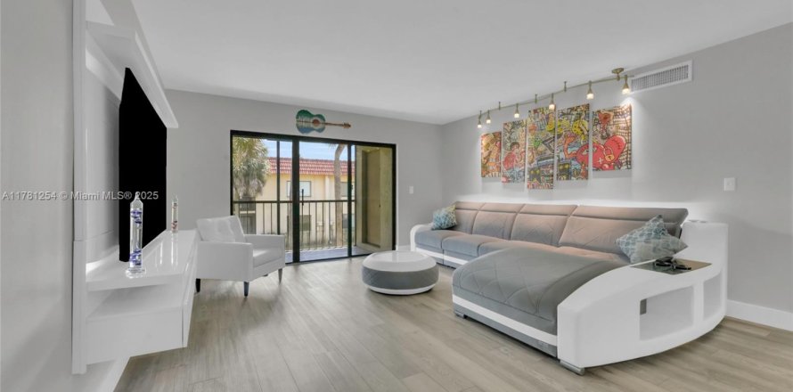 Condo in Weston, Florida, 2 bedrooms  № 1697089