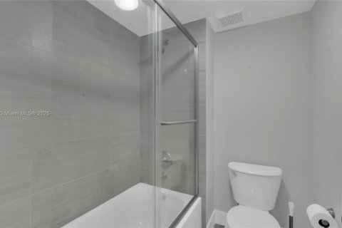 Condo in Weston, Florida, 2 bedrooms  № 1697089 - photo 17