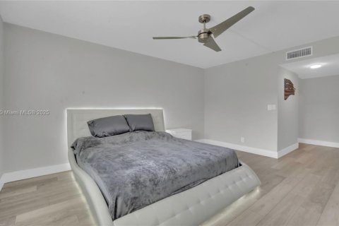 Condo in Weston, Florida, 2 bedrooms  № 1697089 - photo 16