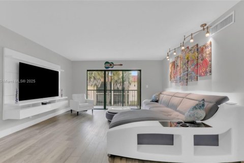 Condo in Weston, Florida, 2 bedrooms  № 1697089 - photo 12