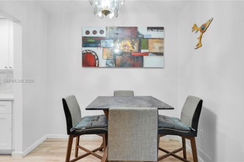 Condo in Miami, Florida, 1 bedroom № 2170106 - photo 7