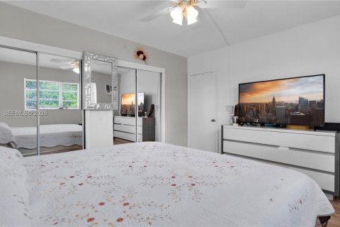 Condo in Miami, Florida, 1 bedroom № 2170106 - photo 14
