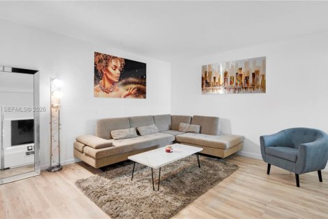 Condo in Miami, Florida, 1 bedroom № 2170106 - photo 5