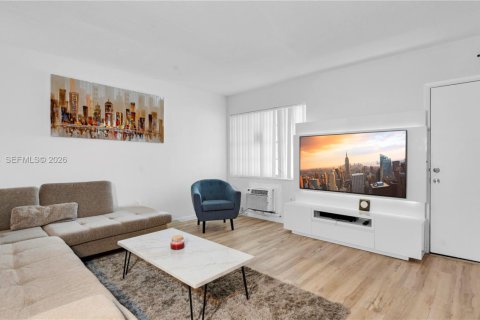 Condo in Miami, Florida, 1 bedroom № 2170106 - photo 6