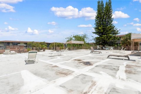 Condo in Miami, Florida, 1 bedroom № 2170106 - photo 21