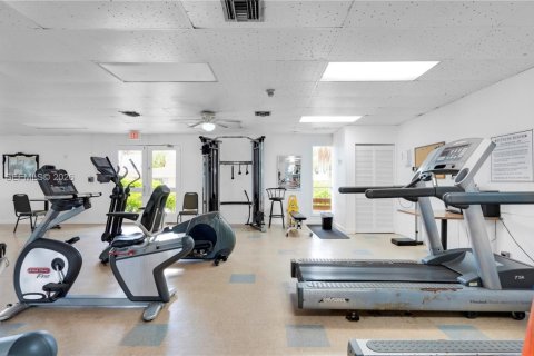 Condo in Miami, Florida, 1 bedroom № 2170106 - photo 26