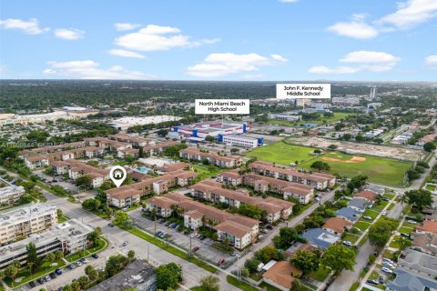 Condo in Miami, Florida, 1 bedroom № 2170106 - photo 28