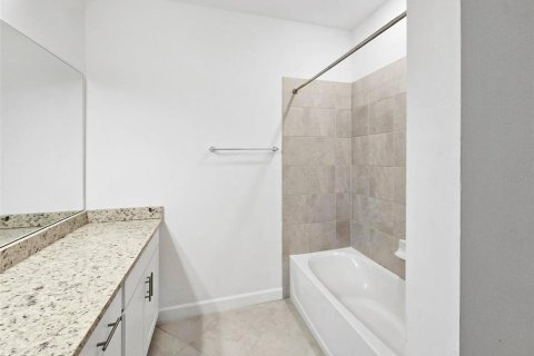 Снять в аренду таунхаус в Лейквуд Ранч, Флорида 5 комнат, 178.84м2, № 1879517 - фото 15