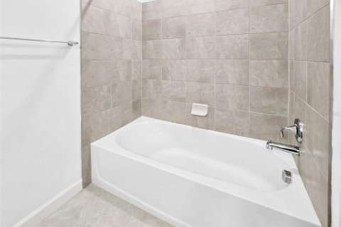 Снять в аренду таунхаус в Лейквуд Ранч, Флорида 5 комнат, 178.84м2, № 1879517 - фото 16