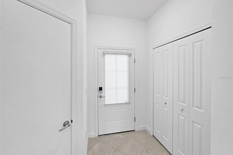 Снять в аренду таунхаус в Лейквуд Ранч, Флорида 5 комнат, 178.84м2, № 1879517 - фото 2