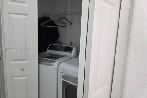 Снять в аренду таунхаус в Майами, Флорида 4 спальни, 169.64м2, № 1990561 - фото 26