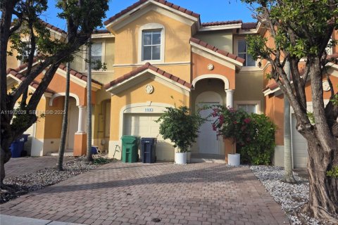 Снять в аренду таунхаус в Майами, Флорида 4 спальни, 169.64м2, № 1990561 - фото 3