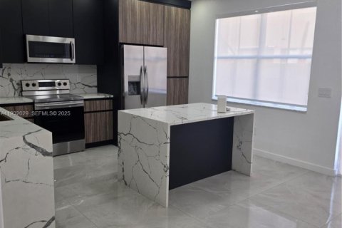 Снять в аренду таунхаус в Майами, Флорида 4 спальни, 169.64м2, № 1990561 - фото 11