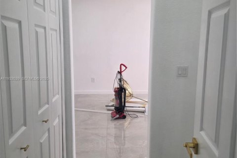 Снять в аренду таунхаус в Майами, Флорида 4 спальни, 169.64м2, № 1990561 - фото 21