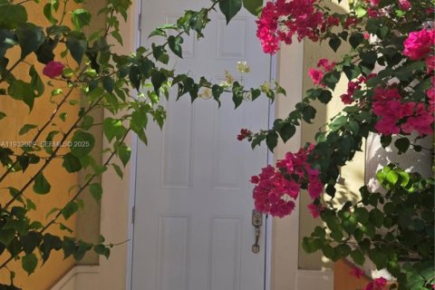 Снять в аренду таунхаус в Майами, Флорида 4 спальни, 169.64м2, № 1990561 - фото 7