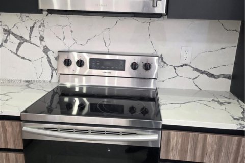 Снять в аренду таунхаус в Майами, Флорида 4 спальни, 169.64м2, № 1990561 - фото 18