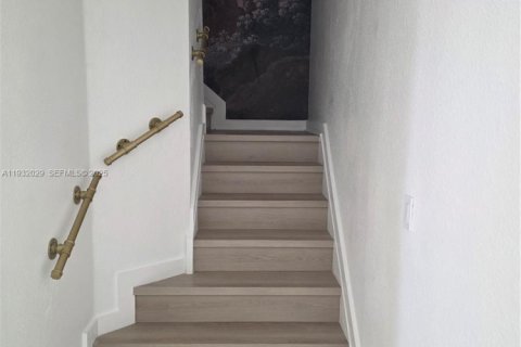 Снять в аренду таунхаус в Майами, Флорида 4 спальни, 169.64м2, № 1990561 - фото 29