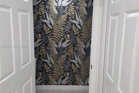 Снять в аренду таунхаус в Майами, Флорида 4 спальни, 169.64м2, № 1990561 - фото 22