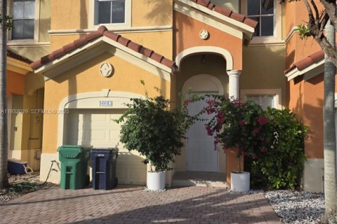 Снять в аренду таунхаус в Майами, Флорида 4 спальни, 169.64м2, № 1990561 - фото 6