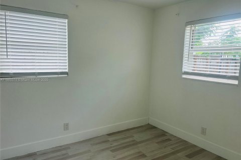 House in Margate, Florida 3 bedrooms, 85.47 sq.m. № 1931103 - photo 6