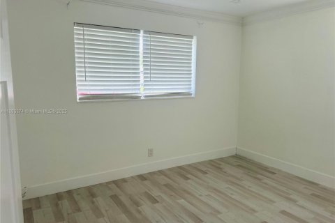 House in Margate, Florida 3 bedrooms, 85.47 sq.m. № 1931103 - photo 7