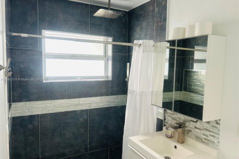 House in Margate, Florida 3 bedrooms, 85.47 sq.m. № 1931103 - photo 8