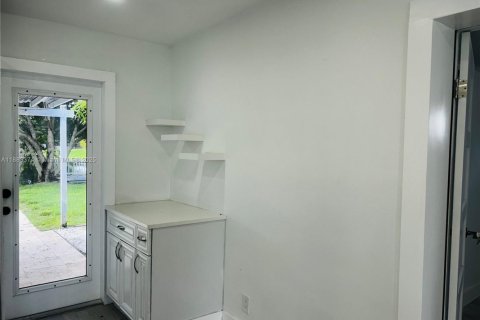 House in Margate, Florida 3 bedrooms, 85.47 sq.m. № 1931103 - photo 5