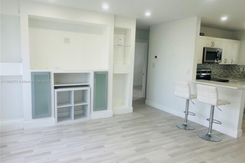 House in Margate, Florida 3 bedrooms, 85.47 sq.m. № 1931103 - photo 4