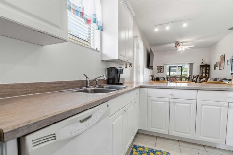 Купить кондоминиум в Эджуотер, Флорида 10 комнат, 98.48м2, № 2127003 - фото 15