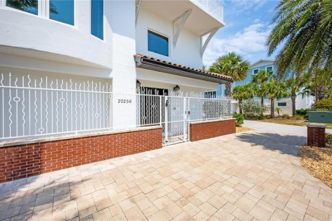 House in Indian Shores, Florida 4 bedrooms, 417.13 sq.m. № 1517023 - photo 4