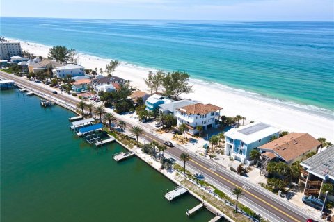 House in Indian Shores, Florida 4 bedrooms, 417.13 sq.m. № 1517023 - photo 10