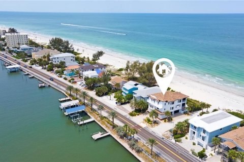 House in Indian Shores, Florida 4 bedrooms, 417.13 sq.m. № 1517023 - photo 6