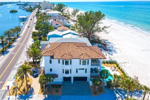House in Indian Shores, Florida 4 bedrooms, 417.13 sq.m. № 1517023 - photo 9