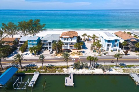 House in Indian Shores, Florida 4 bedrooms, 417.13 sq.m. № 1517023 - photo 2
