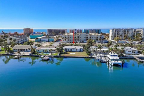 House in North Redington Beach, Florida 2 bedrooms, 134.15 sq.m. № 1724141 - photo 18