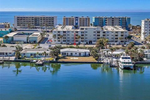 House in North Redington Beach, Florida 2 bedrooms, 134.15 sq.m. № 1724141 - photo 4