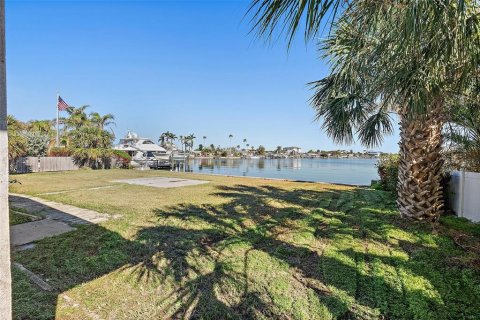 House in North Redington Beach, Florida 2 bedrooms, 134.15 sq.m. № 1724141 - photo 10