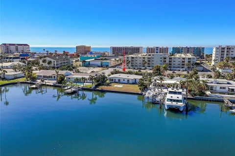 House in North Redington Beach, Florida 2 bedrooms, 134.15 sq.m. № 1724141 - photo 11