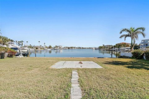 House in North Redington Beach, Florida 2 bedrooms, 134.15 sq.m. № 1724141 - photo 8