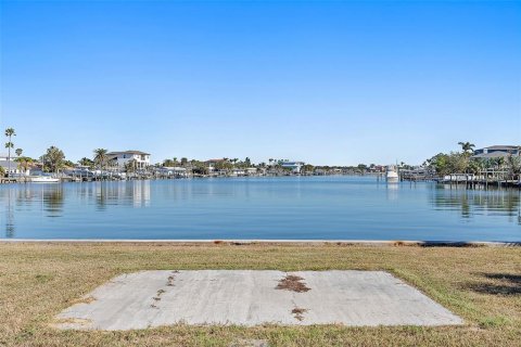 House in North Redington Beach, Florida 2 bedrooms, 134.15 sq.m. № 1724141 - photo 9