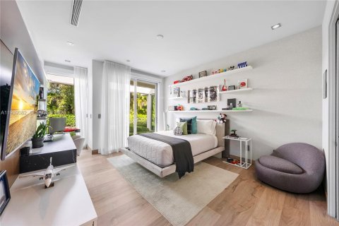 House in Pinecrest, Florida 7 bedrooms, 607.67 sq.m. № 1997552 - photo 26