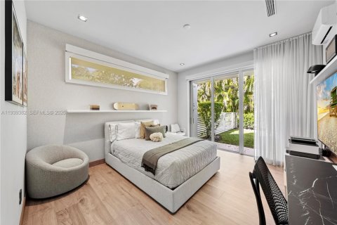 House in Pinecrest, Florida 7 bedrooms, 607.67 sq.m. № 1997552 - photo 27