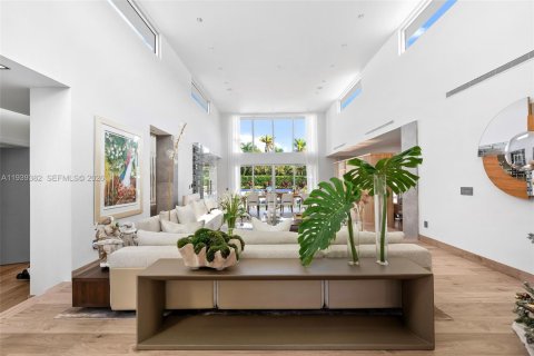 House in Pinecrest, Florida 7 bedrooms, 607.67 sq.m. № 1997552 - photo 5