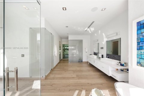 House in Pinecrest, Florida 7 bedrooms, 607.67 sq.m. № 1997552 - photo 21