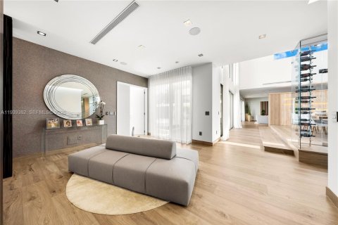 House in Pinecrest, Florida 7 bedrooms, 607.67 sq.m. № 1997552 - photo 15