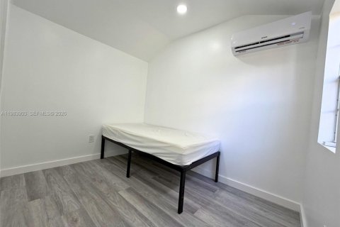 Снять в аренду коммерческую недвижимость в Майами, Флорида 18.58м2, № 2045446 - фото 4