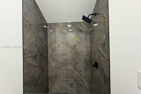 Снять в аренду коммерческую недвижимость в Майами, Флорида 18.58м2, № 2045446 - фото 7